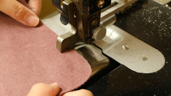 見えない技術：革漉き（かわすき）で作り上げる隠れたクオリティ